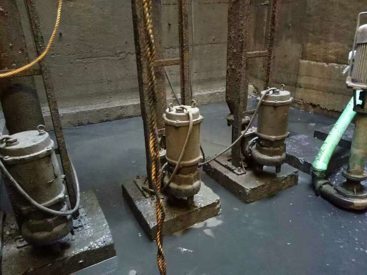 勐海污水池清理