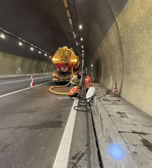 勐海隧道排水渠清淤